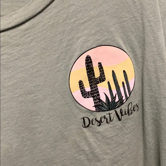 Shirt - Picture 3 of 4